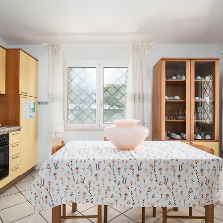 La Vela Gialla Apartment *