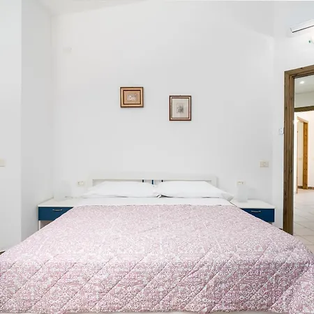 Apartment La Vela Gialla *